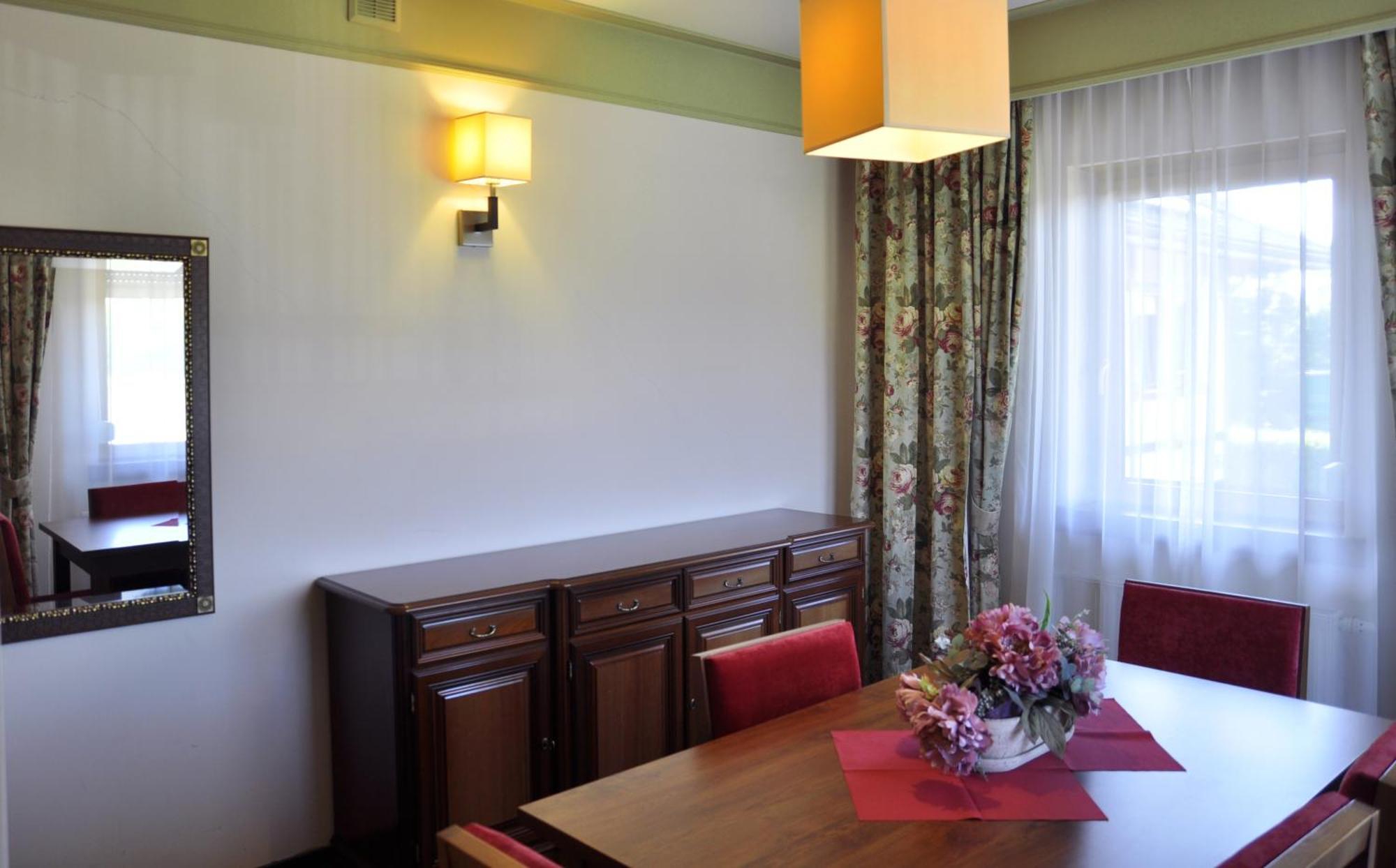 Ahotel Czechowice-Dziedzice Eksteriør billede