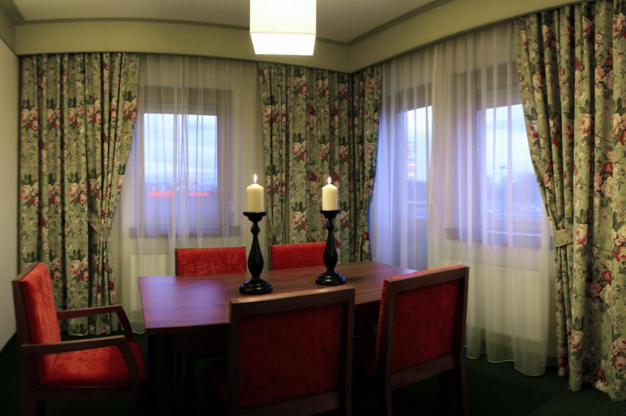 Ahotel Czechowice-Dziedzice Eksteriør billede